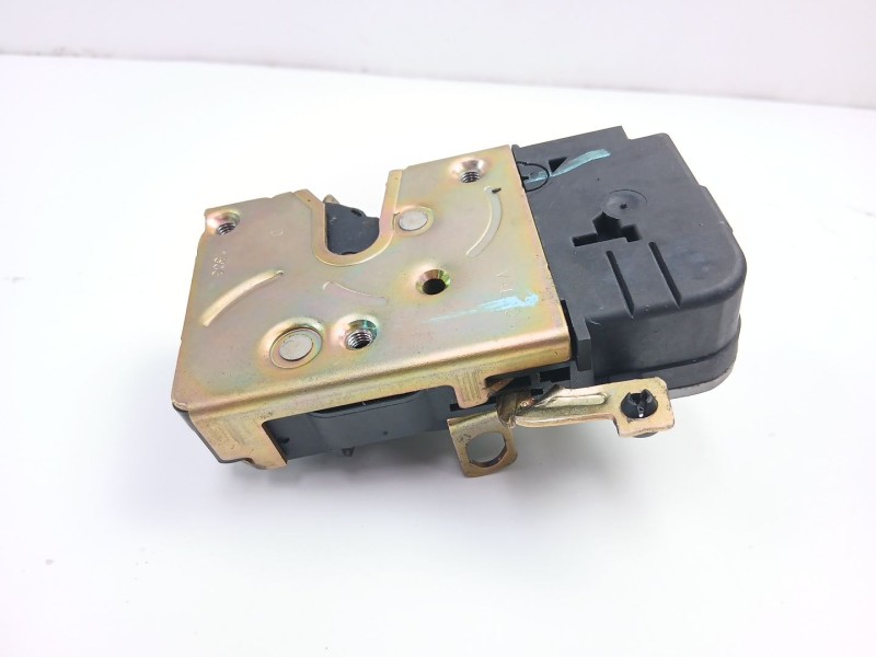 Recambio de cerradura puerta delantera derecha para peugeot 206 hatchback (2a/c) 1.4 i referencia OEM IAM 9136E3  