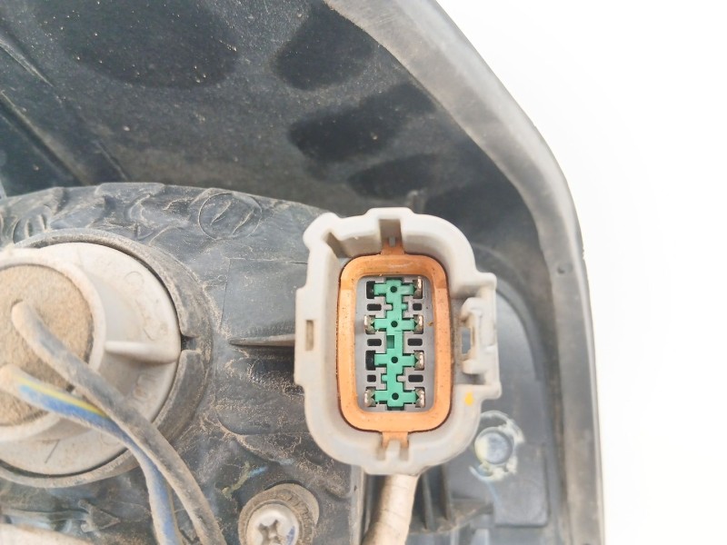 Recambio de piloto trasero izquierdo para nissan navara np300 (d40) 2.5 dci 4wd referencia OEM IAM 26555EB383  