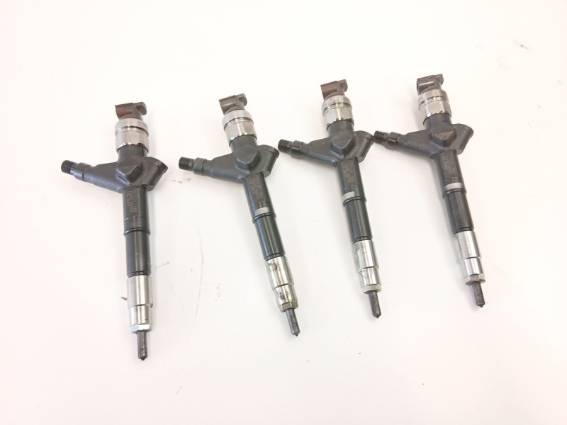 Recambio de inyectores juego para nissan navara np300 (d40) 2.5 dci 4wd referencia OEM IAM 16600EB300  