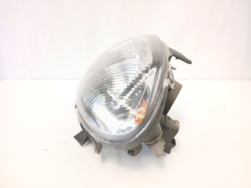 Recambio de faro izquierdo para renault clio ii (bb_, cb_) 1.4 (b/cb0c, b/cb0s) referencia OEM IAM 7701045995  