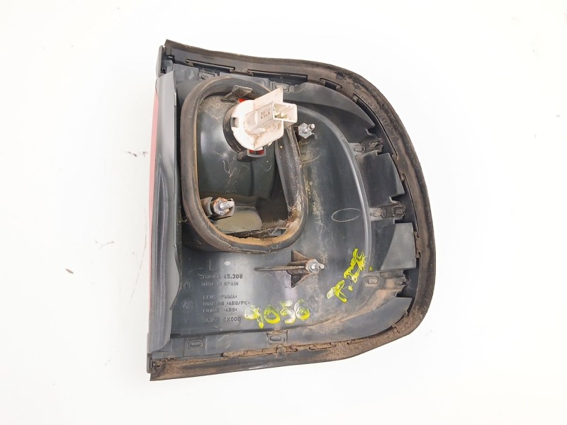 Recambio de piloto trasero izquierdo para nissan terrano ii (r20) 2.7 tdi 4wd referencia OEM IAM 268550X000  