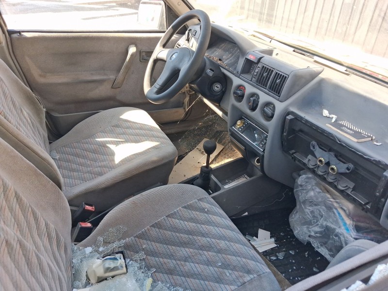 opel corsa a hatchback (s83) del año 1990
