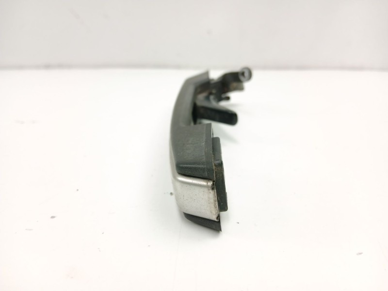 Recambio de manilla delantera izquierda para volvo 760 (704, 764) 2.8 referencia OEM IAM 6846644  
