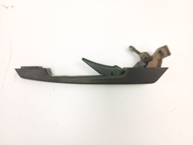 Recambio de manilla delantera izquierda para volvo 760 (704, 764) 2.8 referencia OEM IAM 6846644  