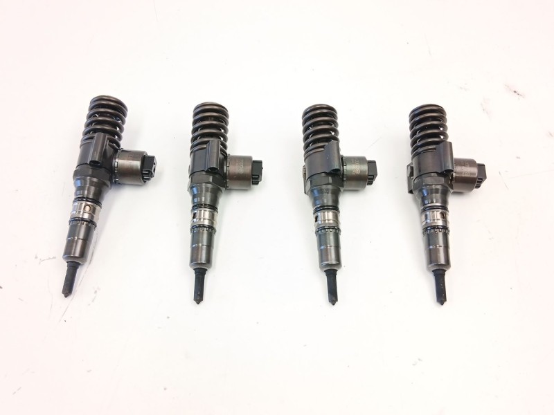 Recambio de inyectores juego para volkswagen golf v (1k1) 2.0 tdi 16v referencia OEM IAM 03G130073G 0414720404 