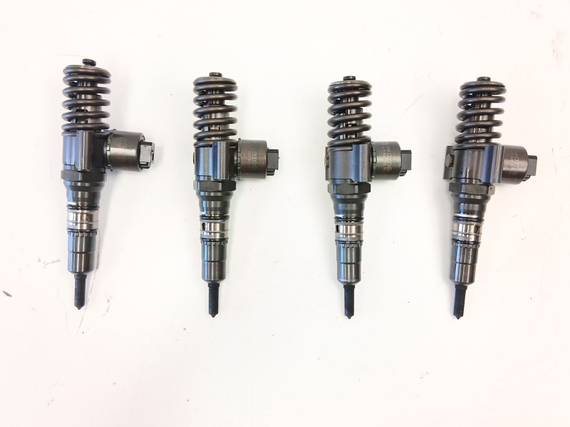 Recambio de inyectores juego para volkswagen golf v (1k1) 2.0 tdi 16v referencia OEM IAM 03G130073G 0414720404 