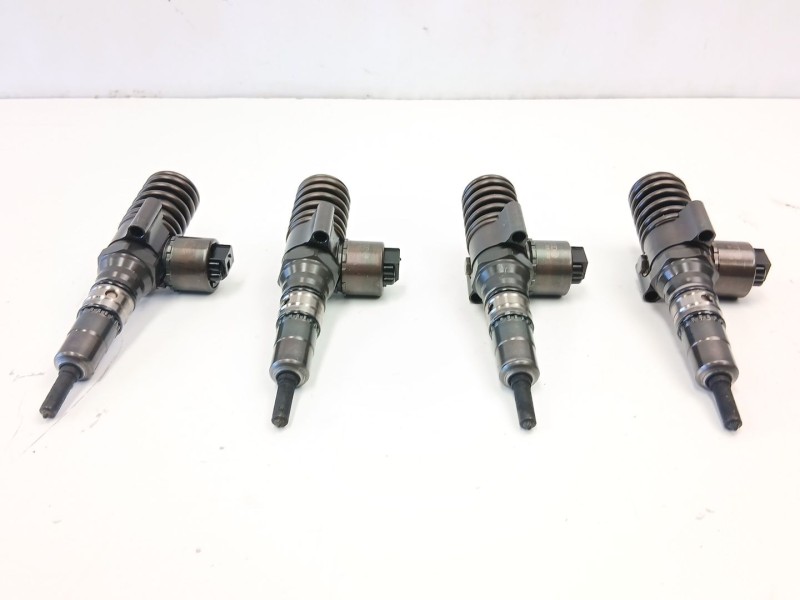 Recambio de inyectores juego para volkswagen golf v (1k1) 2.0 tdi 16v referencia OEM IAM 03G130073G 0414720404 