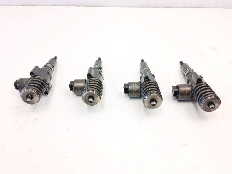 Recambio de inyectores juego para volkswagen golf v (1k1) 2.0 tdi 16v referencia OEM IAM 03G130073G 0414720404 