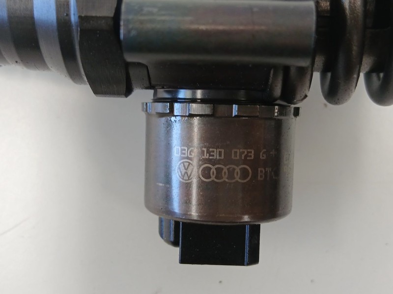 Recambio de inyectores juego para volkswagen golf v (1k1) 2.0 tdi 16v referencia OEM IAM 03G130073G 0414720404 