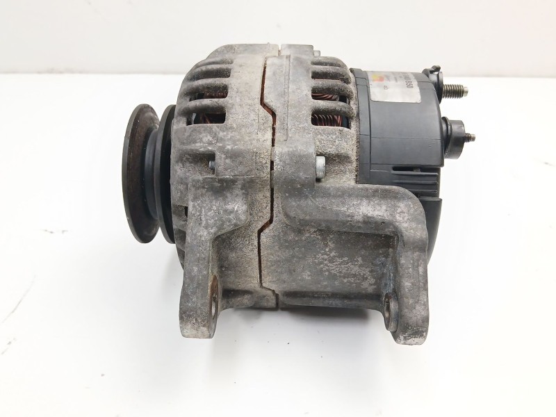 Recambio de alternador para nissan terrano ii (r20) 2.7 tdi 4wd referencia OEM IAM 231007F001 0986040850 
