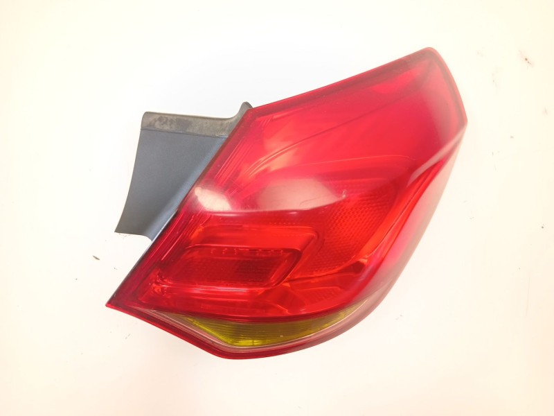 Recambio de piloto trasero derecho para opel astra j (p10) 1.7 cdti (68) referencia OEM IAM 13306454  