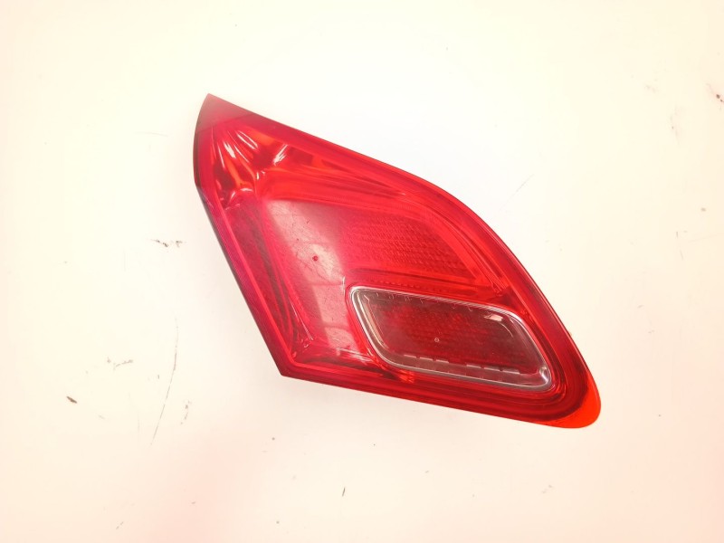 Recambio de piloto porton izquierdo para opel astra j (p10) 1.7 cdti (68) referencia OEM IAM 13306455  
