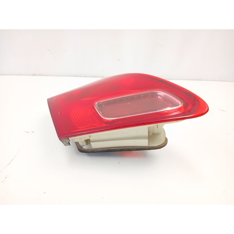 Recambio de piloto porton izquierdo para opel astra j (p10) 1.7 cdti (68) referencia OEM IAM 13306455  