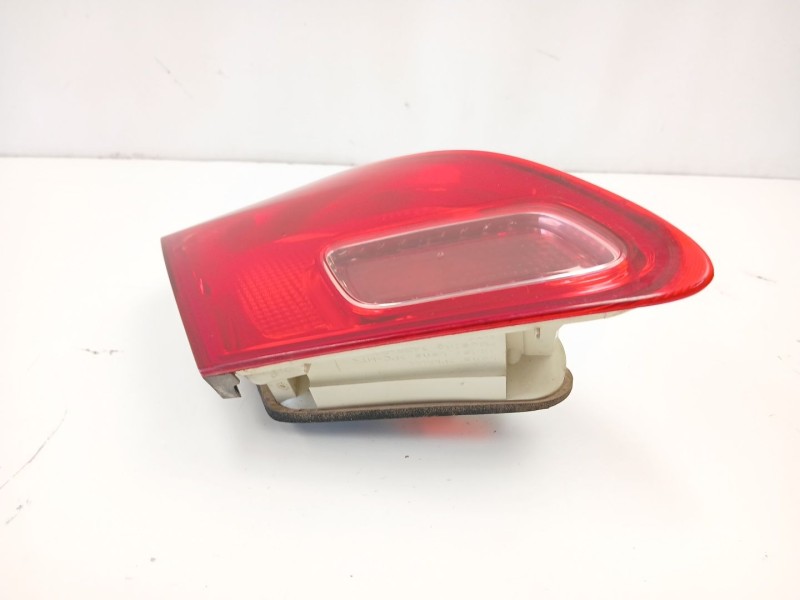 Recambio de piloto porton izquierdo para opel astra j (p10) 1.7 cdti (68) referencia OEM IAM 13306455  