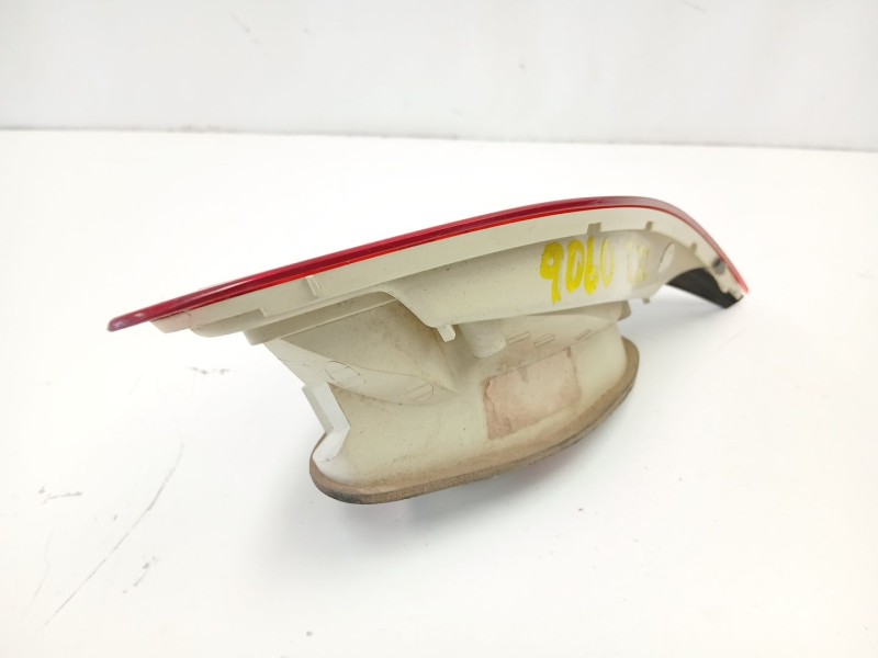 Recambio de piloto porton izquierdo para opel astra j (p10) 1.7 cdti (68) referencia OEM IAM 13306455  