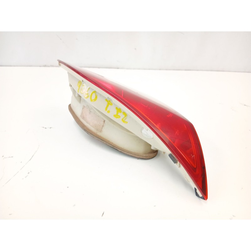 Recambio de piloto porton izquierdo para opel astra j (p10) 1.7 cdti (68) referencia OEM IAM 13306455  