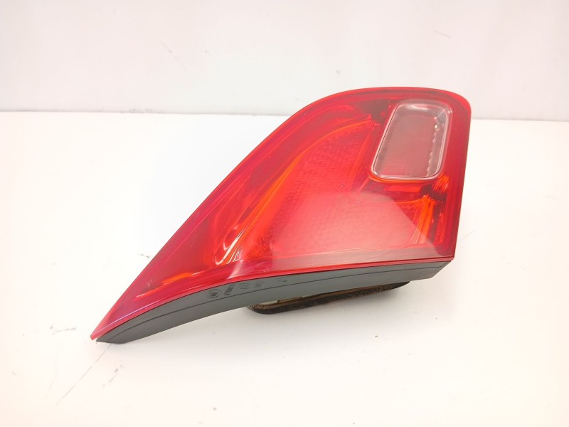 Recambio de piloto porton izquierdo para opel astra j (p10) 1.7 cdti (68) referencia OEM IAM 13306455  