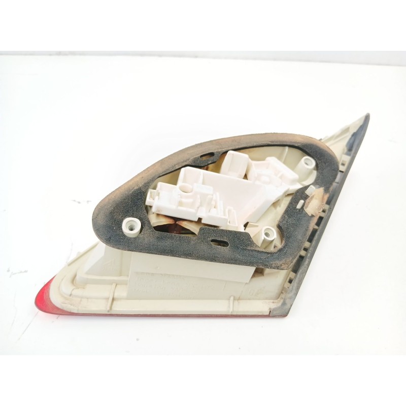 Recambio de piloto porton izquierdo para opel astra j (p10) 1.7 cdti (68) referencia OEM IAM 13306455  