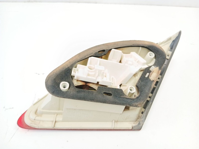 Recambio de piloto porton izquierdo para opel astra j (p10) 1.7 cdti (68) referencia OEM IAM 13306455  