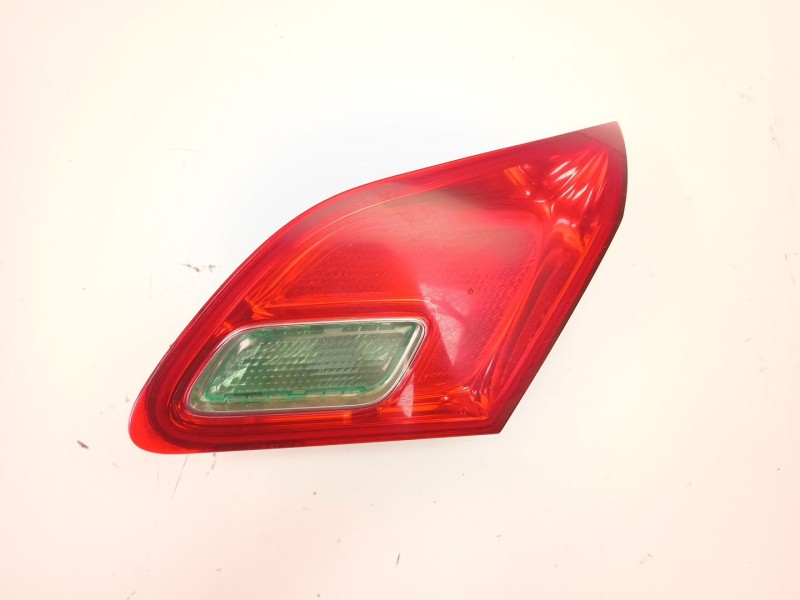 Recambio de piloto porton derecho para opel astra j (p10) 1.7 cdti (68) referencia OEM IAM 13306456  