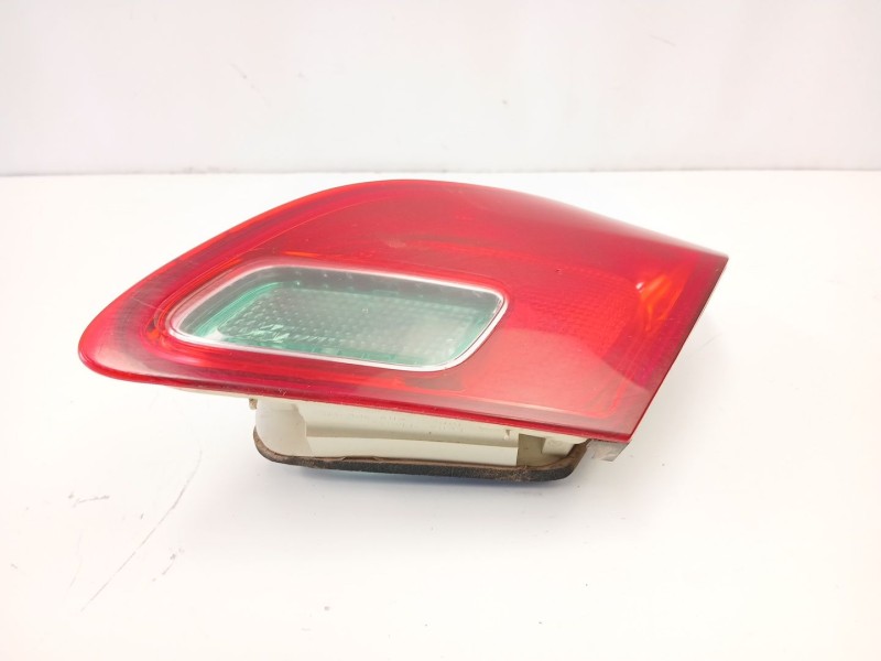 Recambio de piloto porton derecho para opel astra j (p10) 1.7 cdti (68) referencia OEM IAM 13306456  