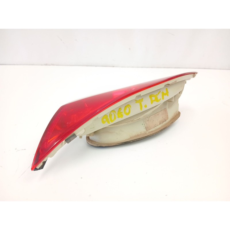 Recambio de piloto porton derecho para opel astra j (p10) 1.7 cdti (68) referencia OEM IAM 13306456  
