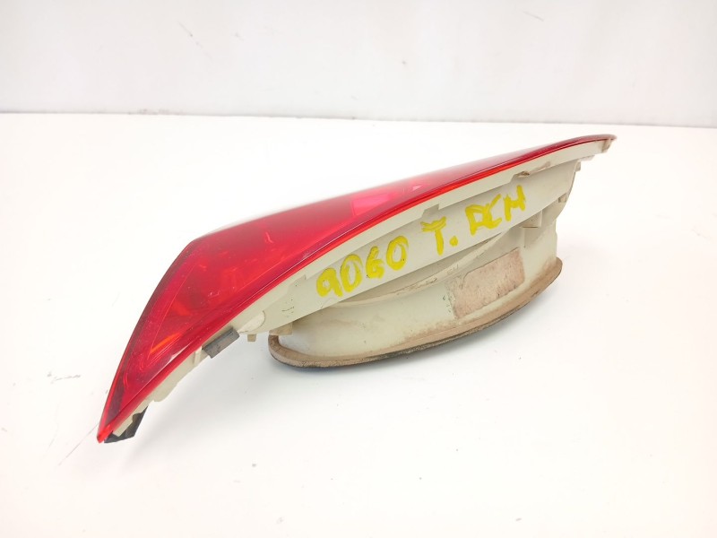 Recambio de piloto porton derecho para opel astra j (p10) 1.7 cdti (68) referencia OEM IAM 13306456  
