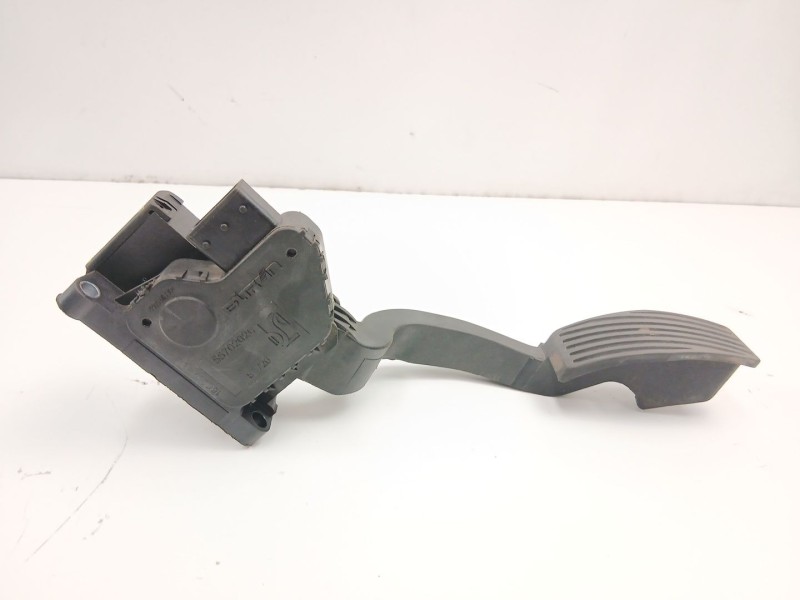 Recambio de potenciometro aceleracion para fiat grande punto van (199_) 1.3 jtd multijet (199cxd1b) referencia OEM IAM 55702020 