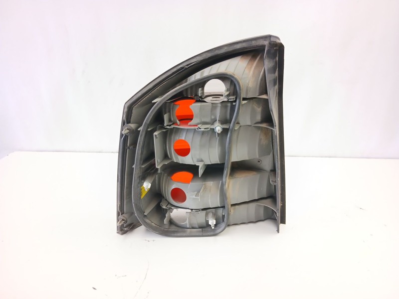 Recambio de piloto trasero derecho para opel vectra c gts (z02) 1.8 16v (f68) referencia OEM IAM 13157647  