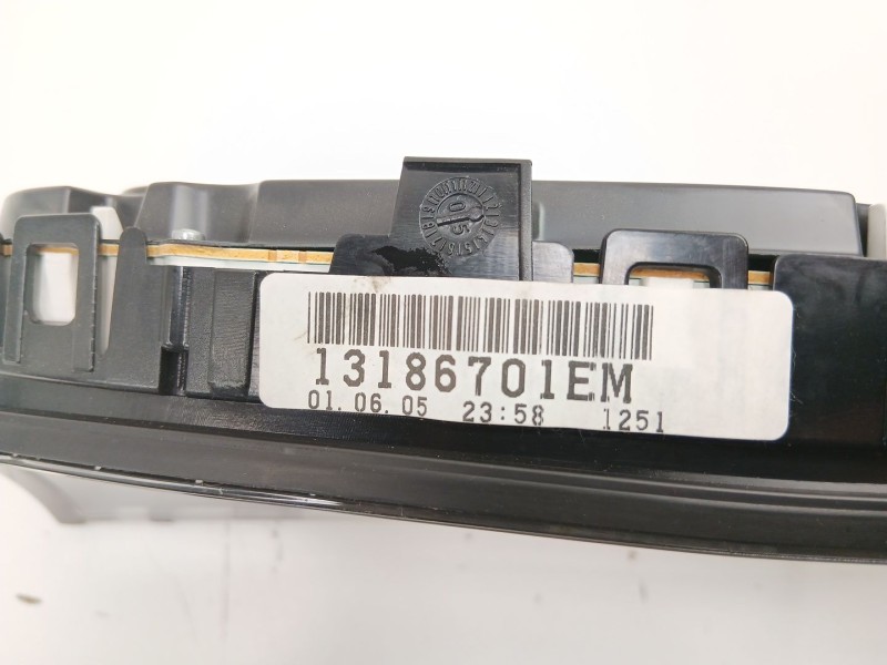 Recambio de cuadro instrumentos para opel vectra c gts (z02) 1.8 16v (f68) referencia OEM IAM 13186701 110080278025 