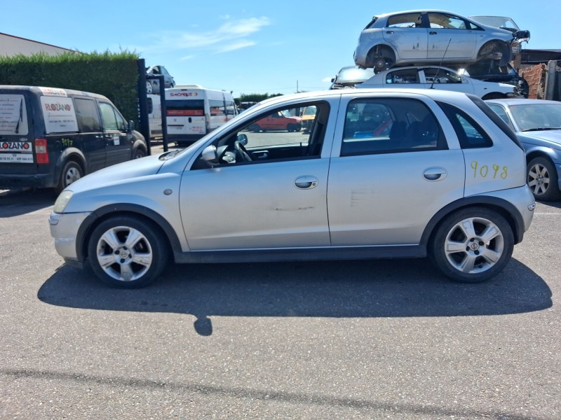 opel corsa c (x01) del año 2005