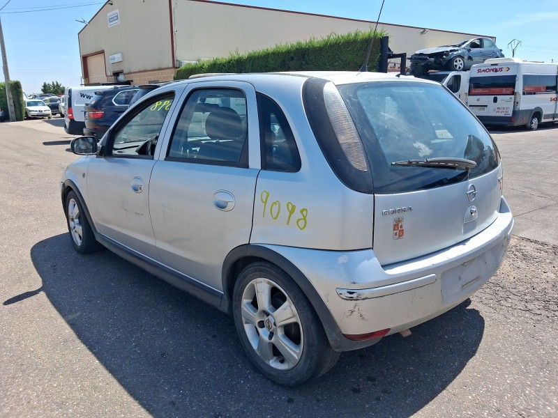 opel corsa c (x01) del año 2005