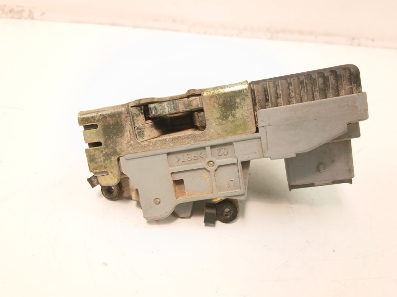 Recambio de cerradura puerta delantera izquierda para peugeot 406 (8b) 2.2 hdi referencia OEM IAM 9135H8  