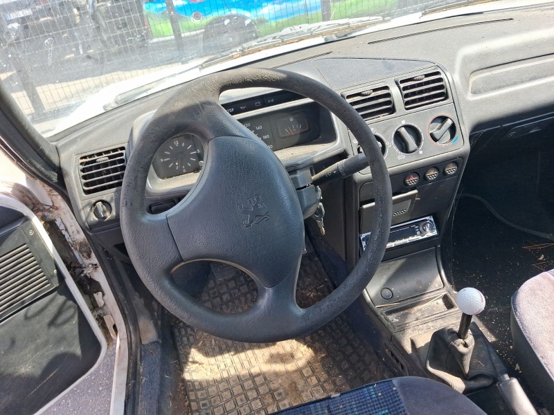 peugeot 205 furgoneta/hatchback del año 1983