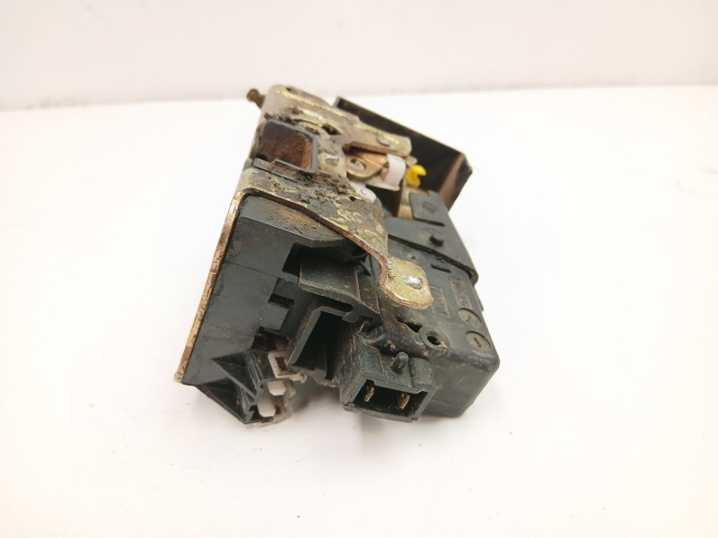 Recambio de cerradura puerta trasera izquierda para renault laguna 1.8 g referencia OEM IAM 7701038439  
