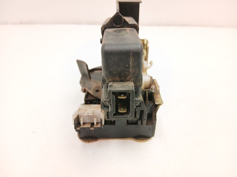 Recambio de cerradura puerta trasera derecha para renault laguna 1.8 g referencia OEM IAM 7701038438  