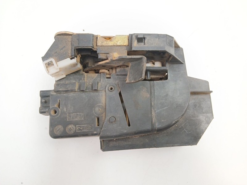 Recambio de cerradura puerta trasera derecha para renault laguna 1.8 g referencia OEM IAM 7701038438  