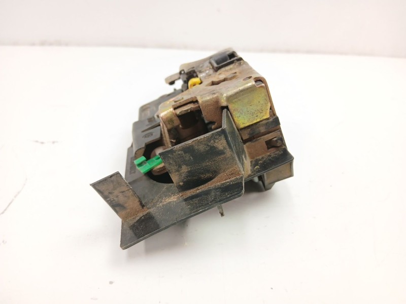Recambio de cerradura puerta delantera izquierda para renault laguna 1.8 g referencia OEM IAM 7701038407  