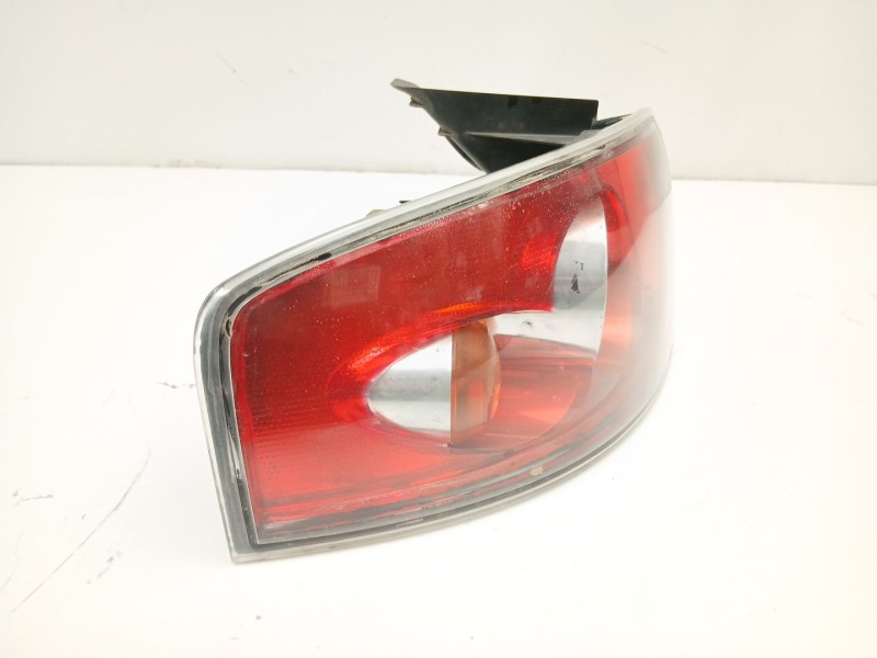 Recambio de piloto trasero izquierdo para seat ibiza iii (6l1) 1.4 16v referencia OEM IAM 6L6945095A  6L6945111