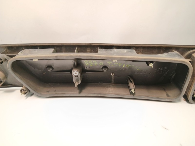 Recambio de piloto trasero central para renault laguna i (b56_, 556_) 1.8 (b56z) referencia OEM IAM 7700820049  