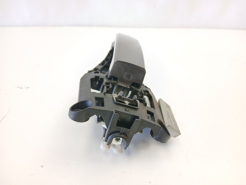 Recambio de manilla delantera izquierda para chevrolet orlando (j309) 2.0 d referencia OEM IAM 13576845  