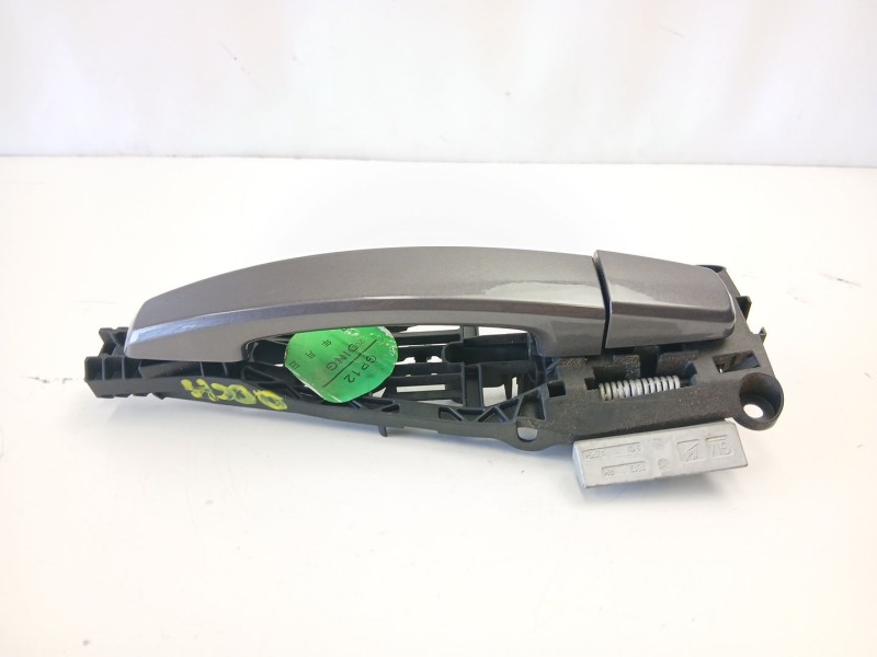Recambio de manilla delantera derecha para chevrolet orlando (j309) 2.0 d referencia OEM IAM 13505889  