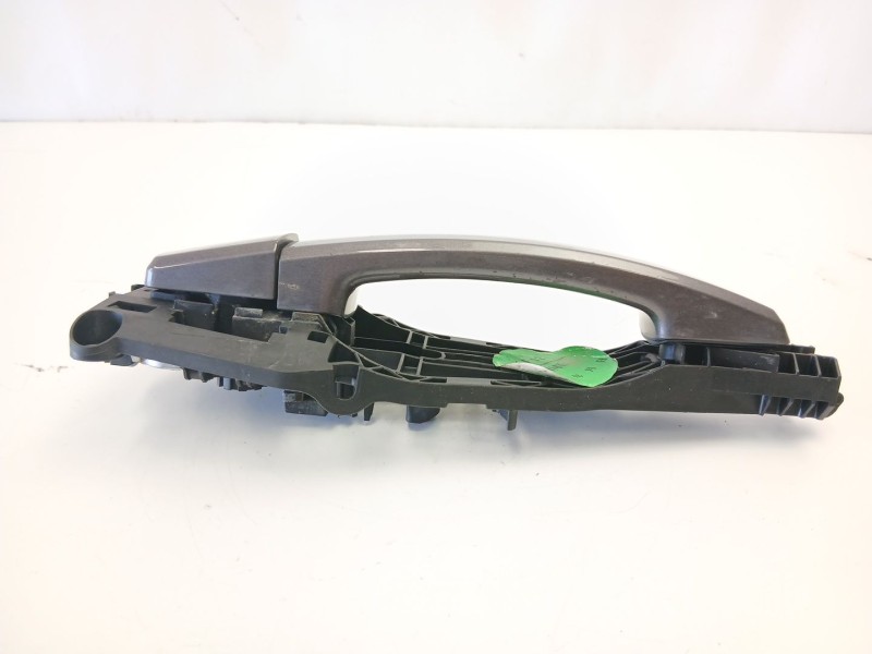 Recambio de manilla delantera derecha para chevrolet orlando (j309) 2.0 d referencia OEM IAM 13505889  