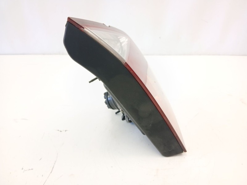 Recambio de piloto porton izquierdo para chevrolet orlando (j309) 2.0 d referencia OEM IAM 42334061  