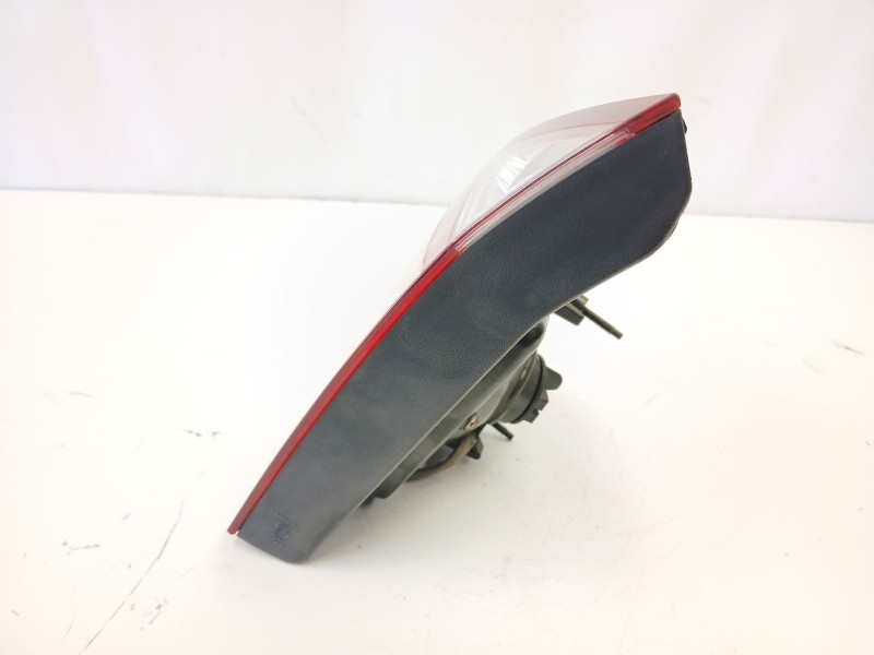 Recambio de piloto porton derecho para chevrolet orlando (j309) 2.0 d referencia OEM IAM 42334062  