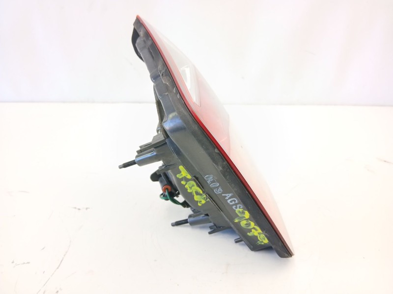 Recambio de piloto porton derecho para chevrolet orlando (j309) 2.0 d referencia OEM IAM 42334062  