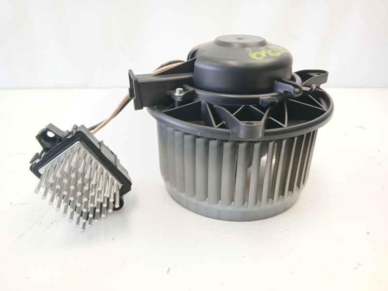 Recambio de motor calefaccion para chevrolet orlando (j309) 2.0 d referencia OEM IAM 13283815  