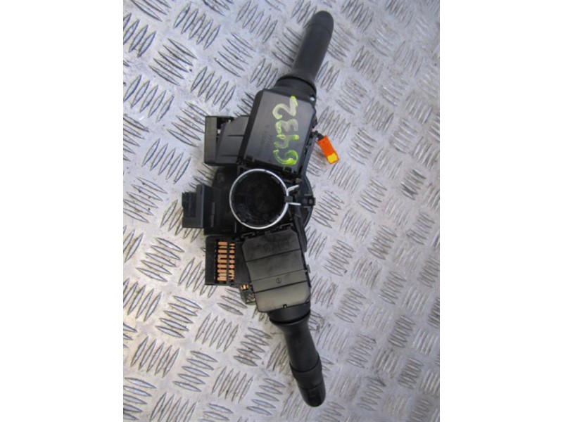 Recambio de mando luces y limpias : toyota yaris : 1.3 g (101cv) 6v [2010] para toyota yaris 1.3 g 6v referencia OEM IAM   