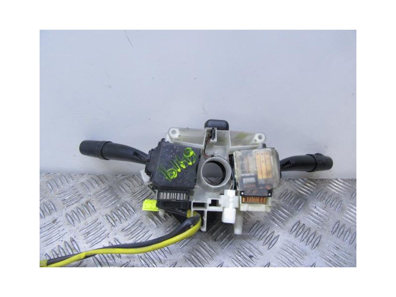 Recambio de mando luces y limpias : subaru legacy : 2.5 g (156,35cv) [2001] para subaru legacy 2.5 g referencia OEM IAM 83111AE3