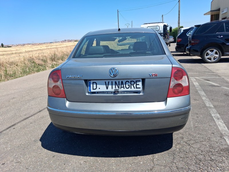 volkswagen passat b5.5 variant (3b6) del año 2000